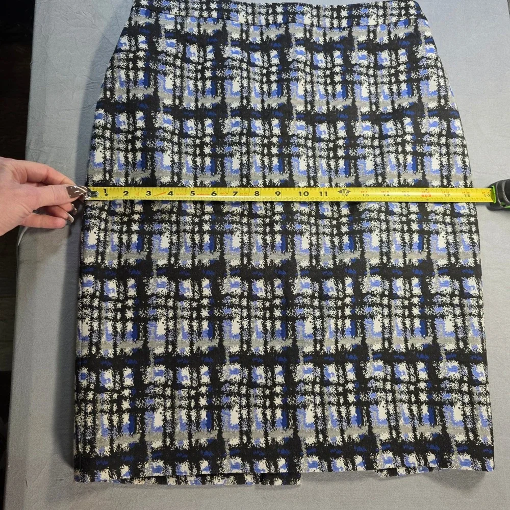 Calvin Klein Blue Black White Abstract Plaid‎ Pencil Skirt Size 4 Lined Workwear